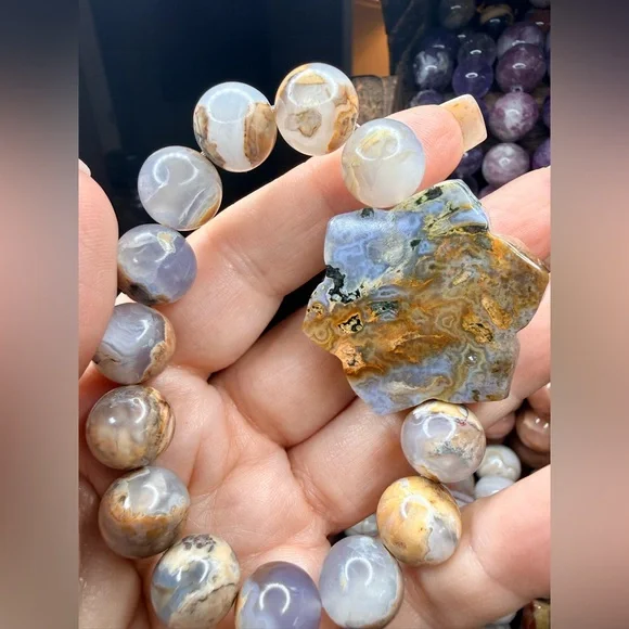 Skin on Chalcedony 12mm with OJ Flower - Picture 7 of 7